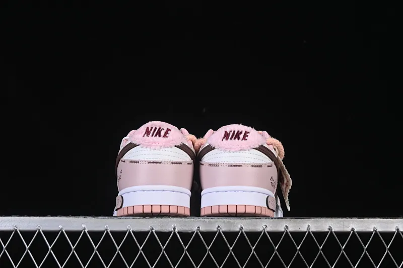 All categories Nk SB Dunk Series Nk SB Dunk Low High-end customized low-top sneakers Nike SB Dunk Low Valentine's Day pink straps low-top casual sneakers DO6485-600
